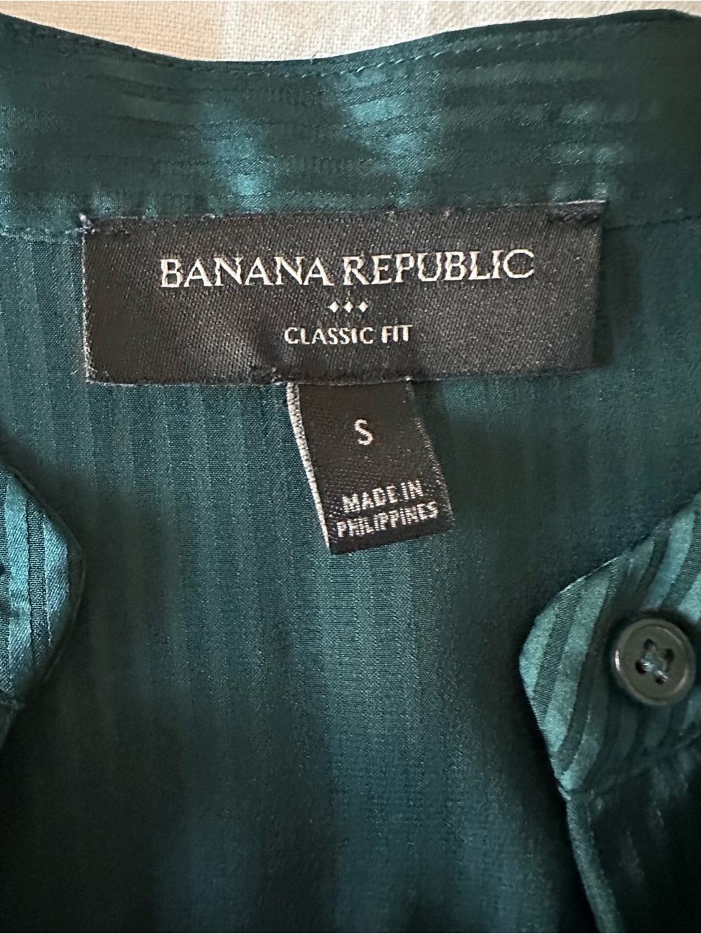 Banana Republic - Emerald color button down blouse - Picture 4 of 4